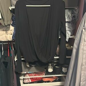 Lulu size 12 long sleeve freedom shirt.